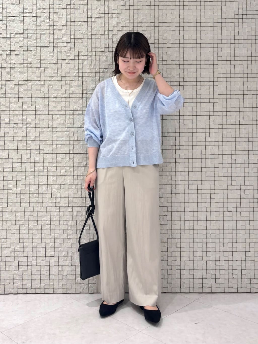 sakuさんの「INDIVI｜【程よいシアー素材/洗える】バイカラーラメカーディガン」を使ったコーディネート