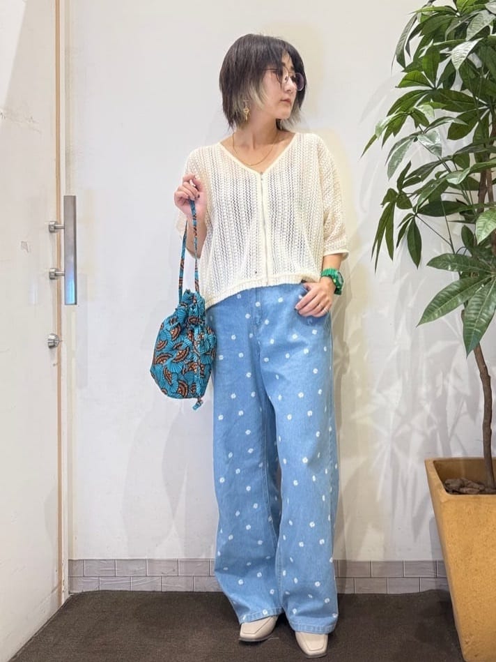 misakiさんの「SHOO･LA･RUE｜【洗える/S-LL】季節の変わり目に 透かし柄が涼やか ジップブルゾン」を使ったコーディネート