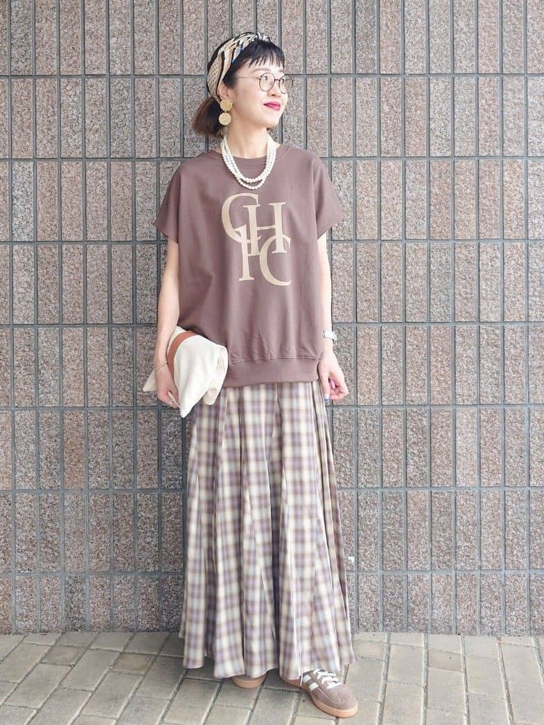 MUTSUKOさんの「UNTITLED｜【CHIGNON】別注 ミニ裏毛フレンチスリーブプルオーバー」を使ったコーディネート