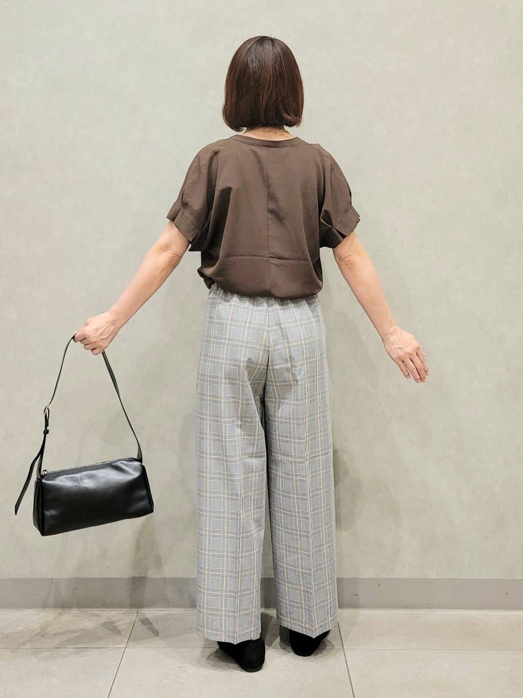 ユウさんの「SHOO･LA･RUE｜【S-LL/セットアップ可/ひんやり】きちんと見えで上品 お袖タック スキッパーブラウス」を使ったコーディネート