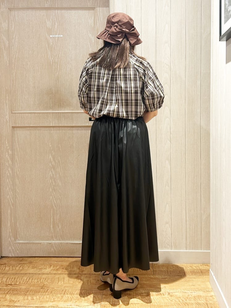 yukaさんの「SHOO･LA･RUE｜【S-LL/洗濯後しわになりにくい】ランタンスリーブで女性らしく 5分袖スキッパーブラウス」を使ったコーディネート