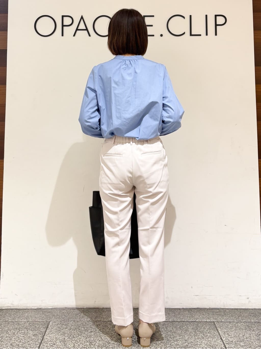 riさんの「OPAQUE.CLIP｜バンドカラーフリルブラウス【洗濯機OK／イージーアイロン／防シワ】」を使ったコーディネート