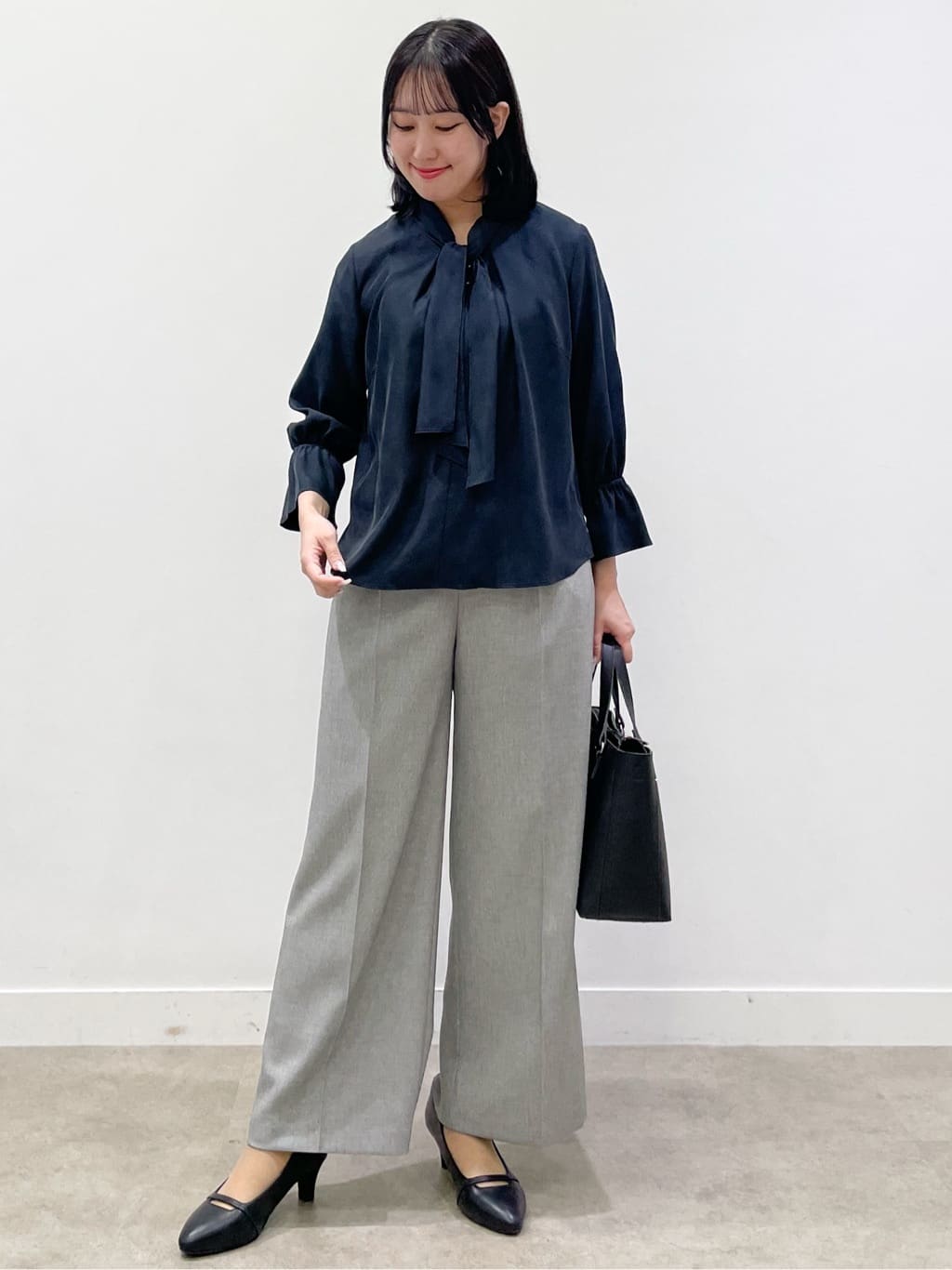 yukariさんの「Reflect｜【キレイめスタイル／通勤におすすめ◎】ボウタイシャンブレーカラーブラウス」を使ったコーディネート