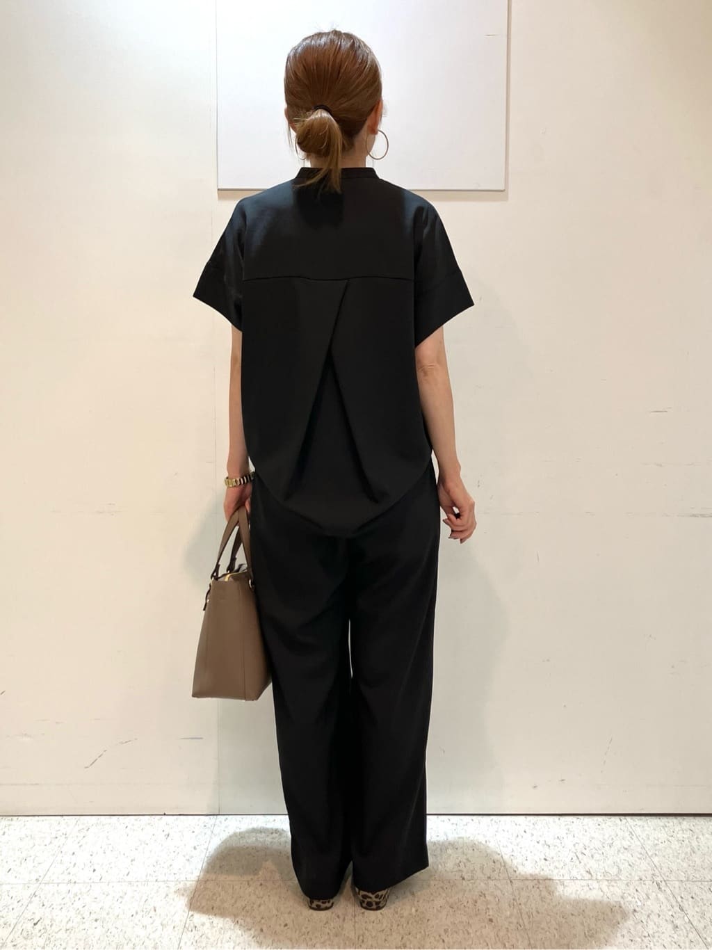 kozuさんの「Reflect｜【E‐QUALITY／ウエスト総ゴム／セットアップ／単品使いOK◎】ブラウス＋ストレートパンツセット」を使ったコーディネート