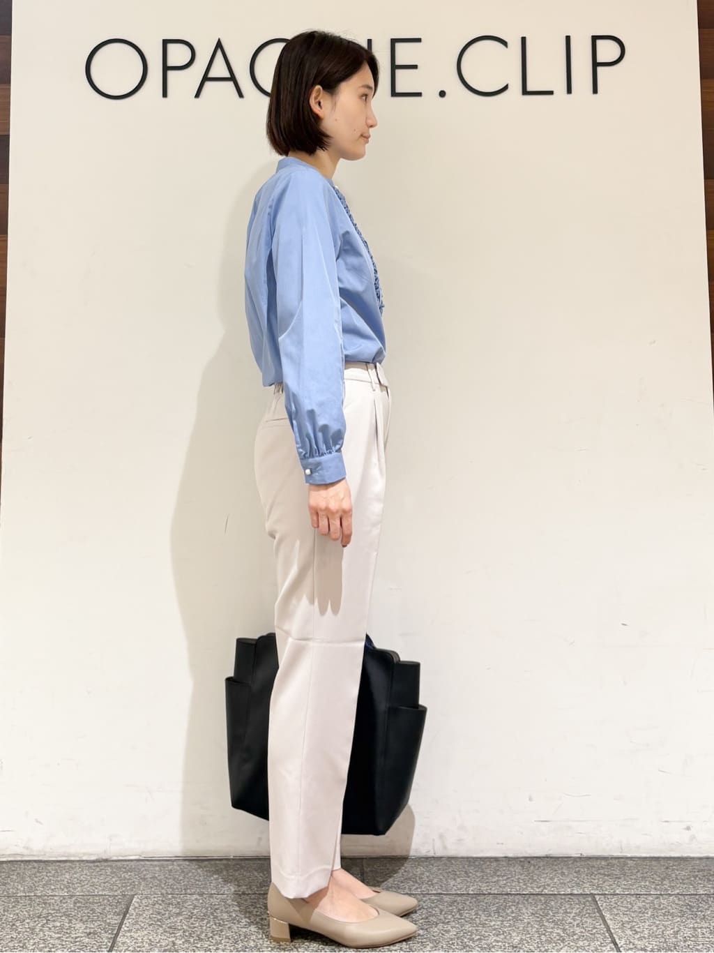 riさんの「OPAQUE.CLIP｜バンドカラーフリルブラウス【洗濯機OK／イージーアイロン／防シワ】」を使ったコーディネート