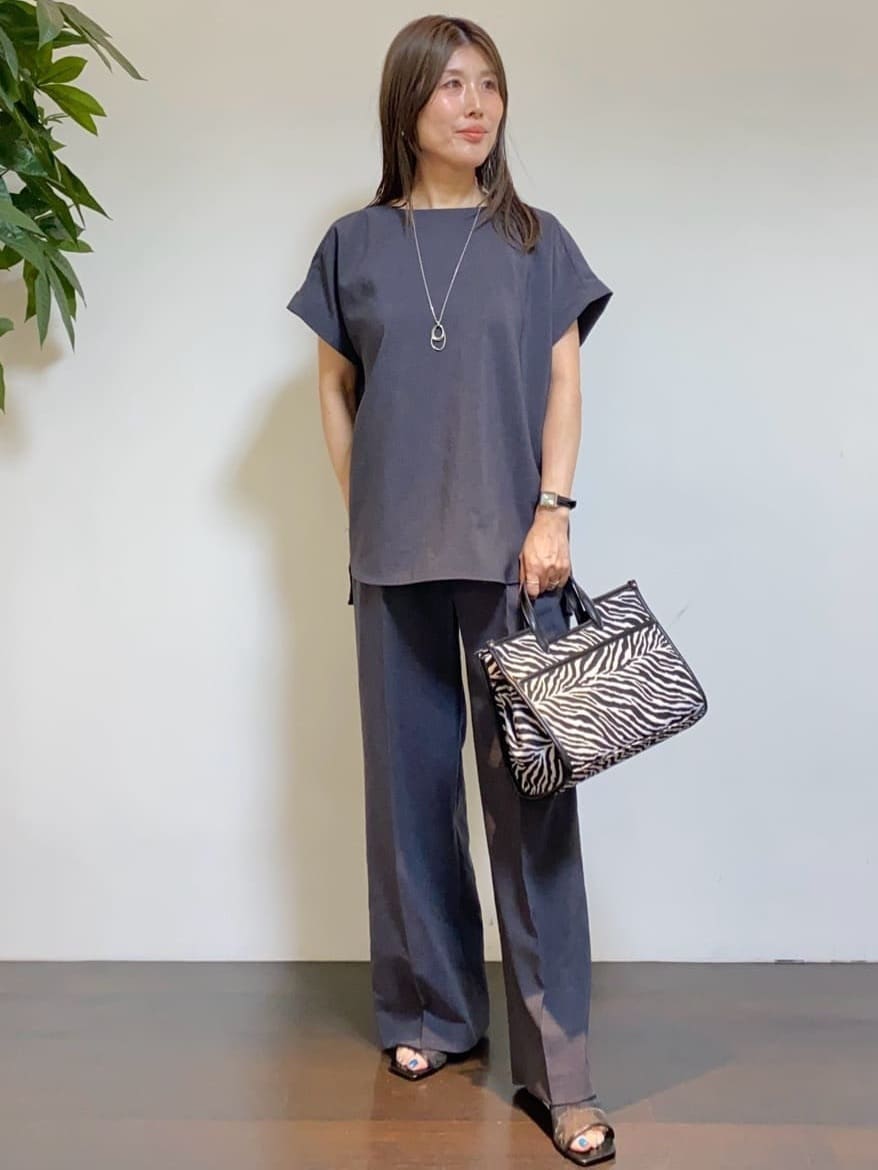 tomoさんの「UNTITLED｜【UV/はっ水/セットアップ可】リラククールパンツ」を使ったコーディネート