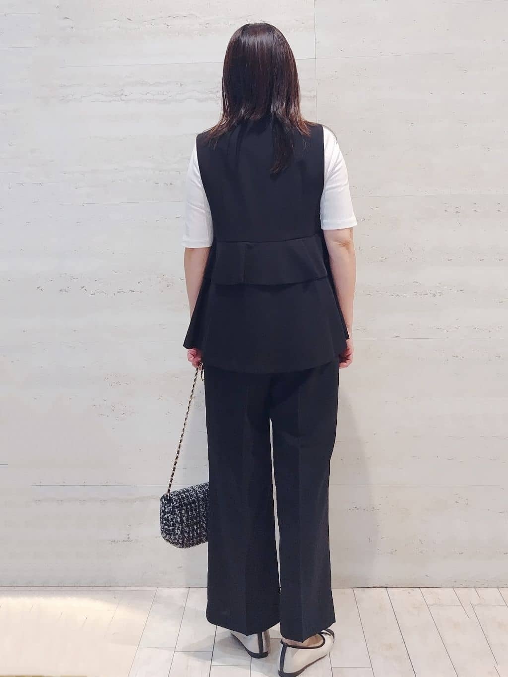 よしみさんの「OPAQUE.CLIP｜フリルペプラムジレ／セットアップ対応可【洗濯機洗い可】」を使ったコーディネート