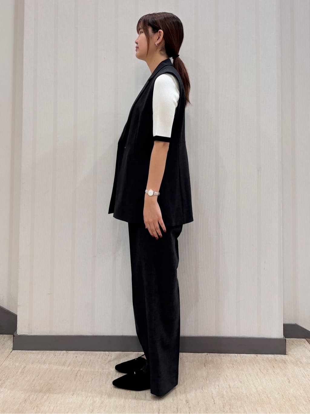 ちひさんの「INDIVI｜【洗える／セットアップ可能】凹凸ストレッチ素材ストレートパンツ」を使ったコーディネート