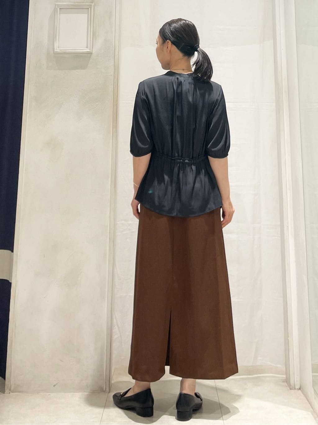 hiroさんの「grove｜【二の腕/体型カバー】メリハリシルエットが叶うシャーリングブラウス」を使ったコーディネート