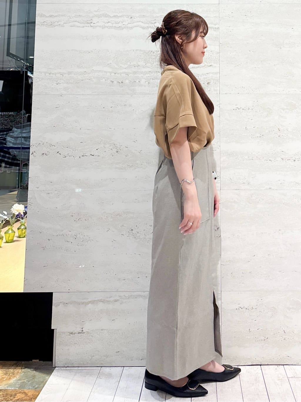 かほさんの「OPAQUE.CLIP｜《5色展開／SS-LLサイズ》スキッパー金ボタンブラウス／セットアップ対応【防シワ／ストレッチ／洗濯」を使ったコーディネート