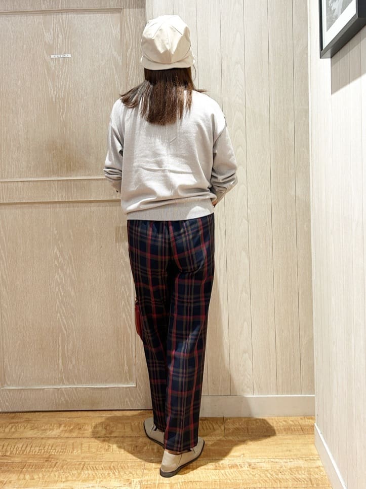 yukaさんの「SHOO･LA･RUE｜【S-LL/チェック柄アソート】脚のラインをきれいに見せる タックテーパードパンツ」を使ったコーディネート