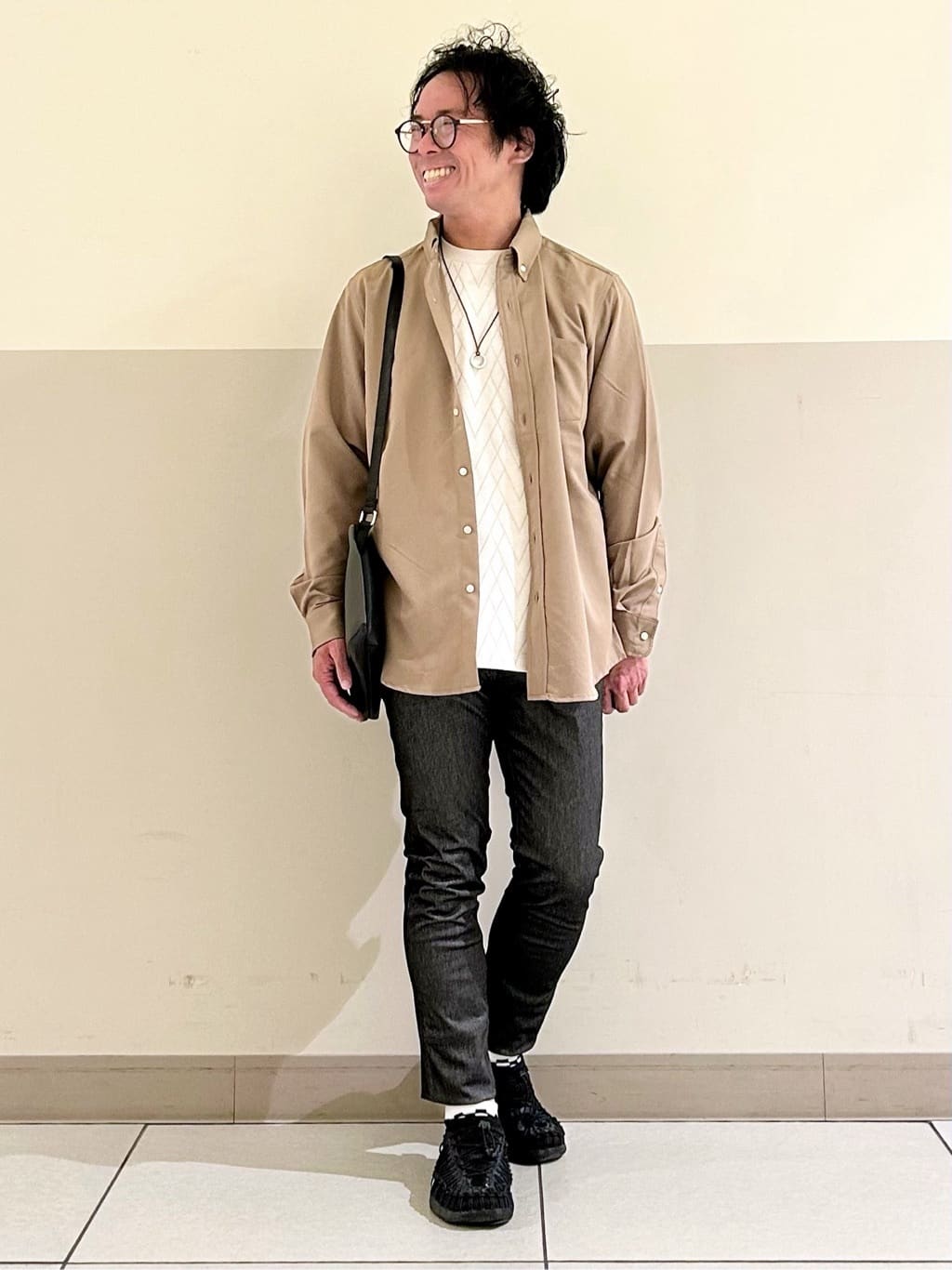 KENJI Iさんの「THE SHOP TK｜スムースファイバー長袖シャツ 【吸水速乾/UVカット/軽量/イージーケア】」を使ったコーディネート