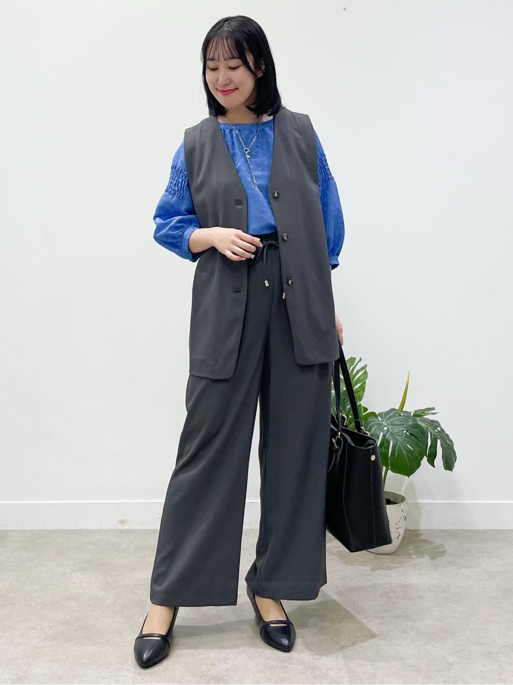 yukariさんの「Reflect｜【ウエスト総ゴム／セットアップ／単品使いOK◎】ベスト＋ストレートパンツセット」を使ったコーディネート
