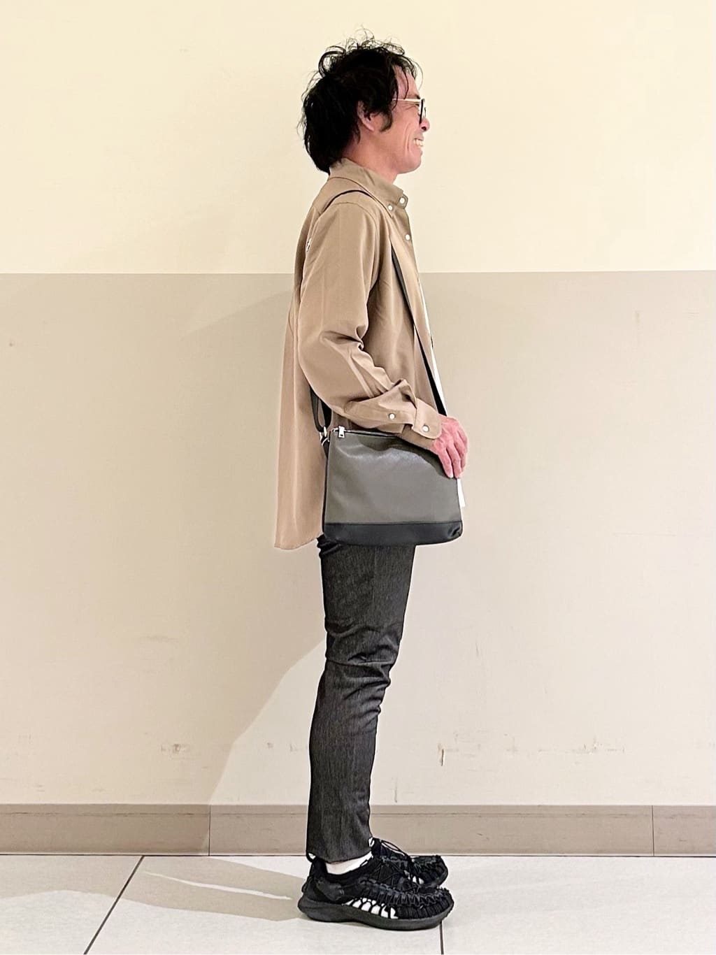 KENJI Iさんの「THE SHOP TK｜スムースファイバー長袖シャツ 【吸水速乾/UVカット/軽量/イージーケア】」を使ったコーディネート