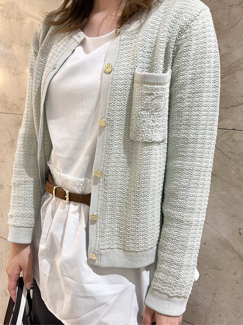 まひるさんの「index｜ロゴ刺繍クルーカーディガン【洗濯機洗い可】」を使ったコーディネート