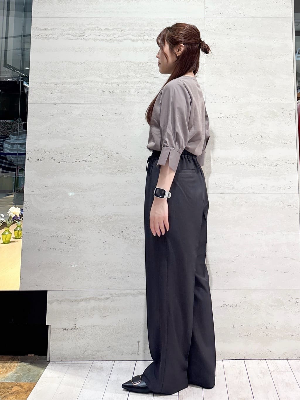 かほさんの「OPAQUE.CLIP｜【抗菌防臭加工／通勤対応可能】デザインバックルポインテッドパンプス」を使ったコーディネート