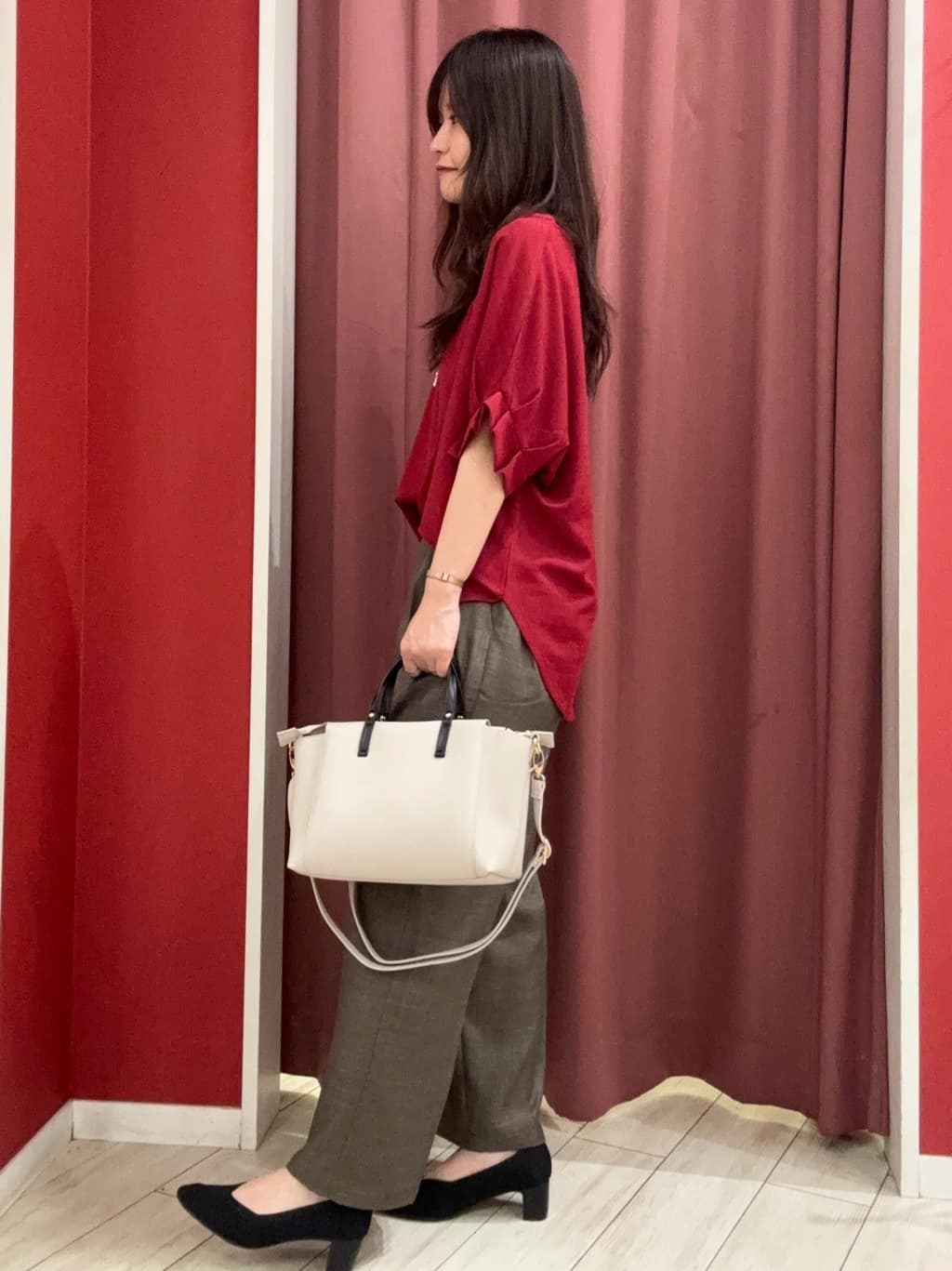 hassyさんの「SHOO･LA･RUE｜【洗える】お袖のタックがアクセント インせず着られる さらさらドルマントップス」を使ったコーディネート
