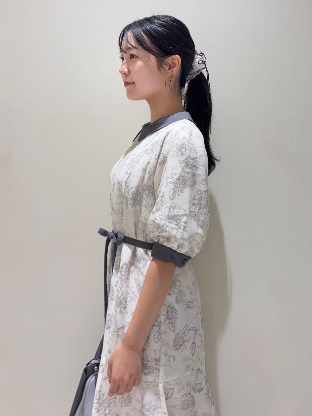 きみさんの「OPAQUE.CLIP｜2WAY パネルフラワーバイカラーワンピース【洗濯機洗い可／イージーアイロン】」を使ったコーディネート