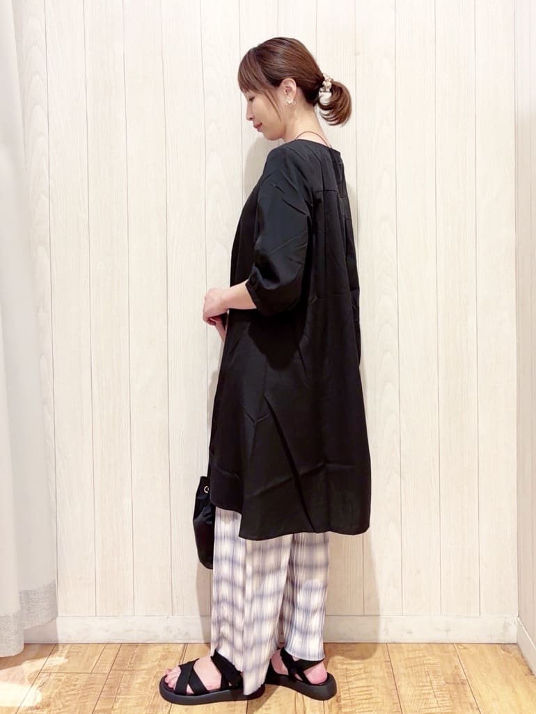 あいこさんの「SHOO･LA･RUE｜【S-LL/洗濯後しわになりにくい/UV/6分袖】コットン風 Aラインチュニックワンピース」を使ったコーディネート