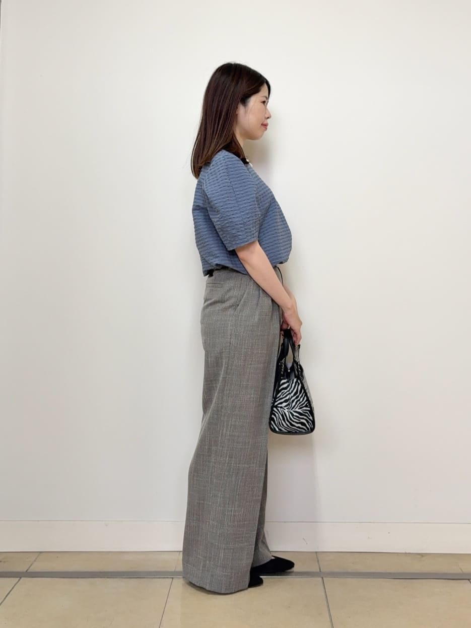 asamiさんの「UNTITLED｜【吸水速乾/ストレッチ/Vネック】フォルムスリーブ ブラウス」を使ったコーディネート
