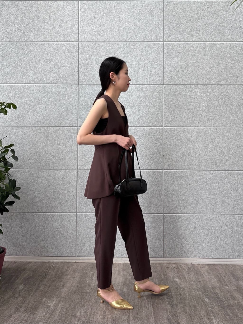 ひなさんの「INDIVI｜Comfy SET UP｜イージーテーパードパンツ【セットアップ対応／通勤/カセット服】」を使ったコーディネート