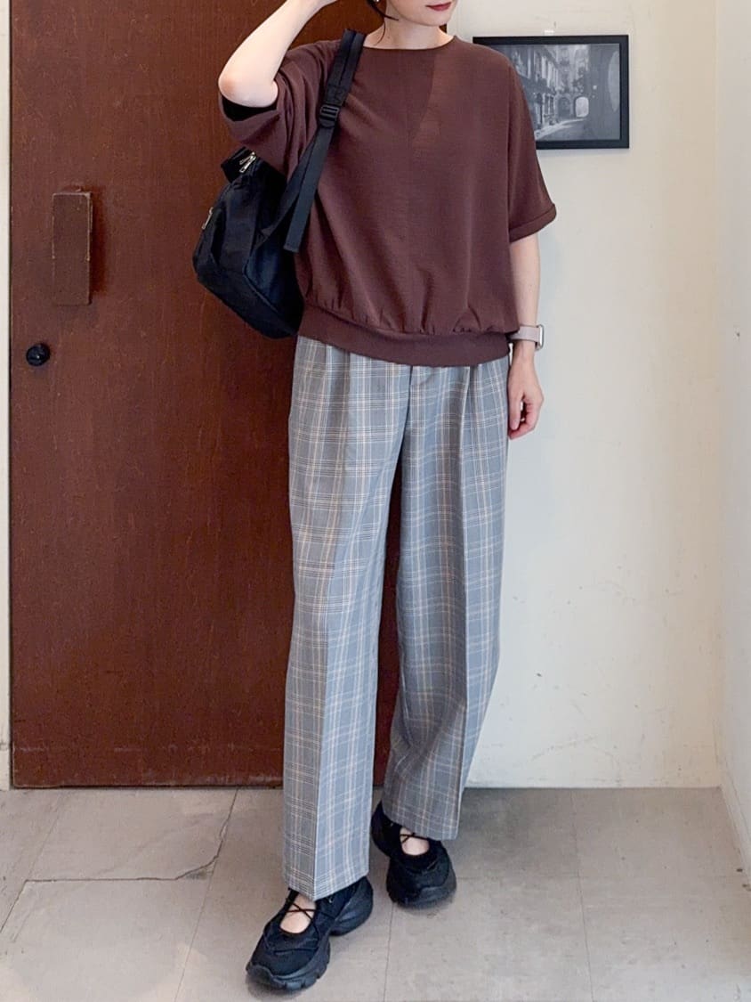 𝐇𝐢𝐫𝐨𝐦𝐢さんの「SHOO･LA･RUE｜【洗濯後しわになりにくい】さらっとタッチの 5分袖ドルマンブラウス」を使ったコーディネート
