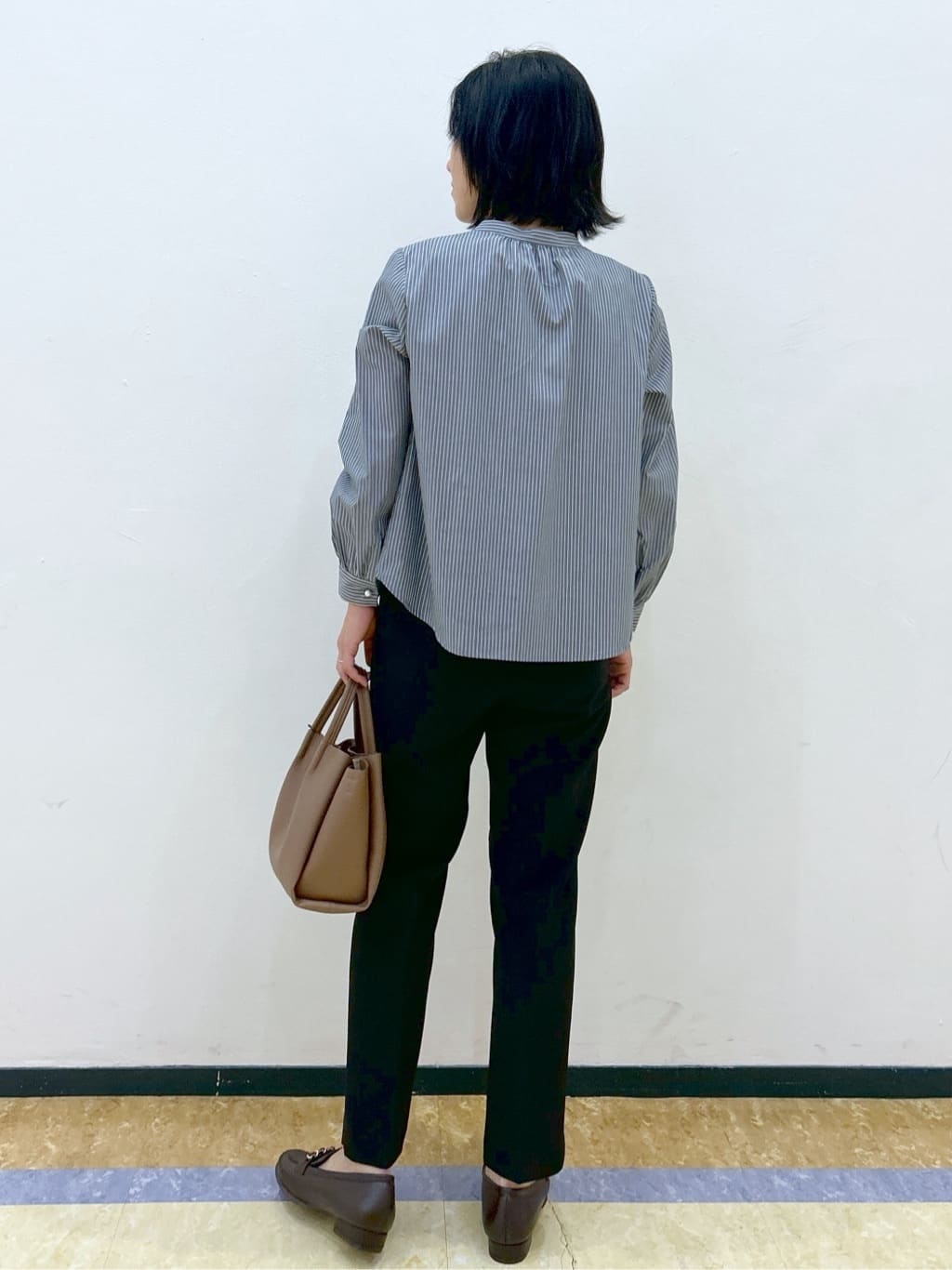 su.さんの「index｜バンドカラーフリルブラウス【洗濯機OK／イージーアイロン／防シワ】」を使ったコーディネート