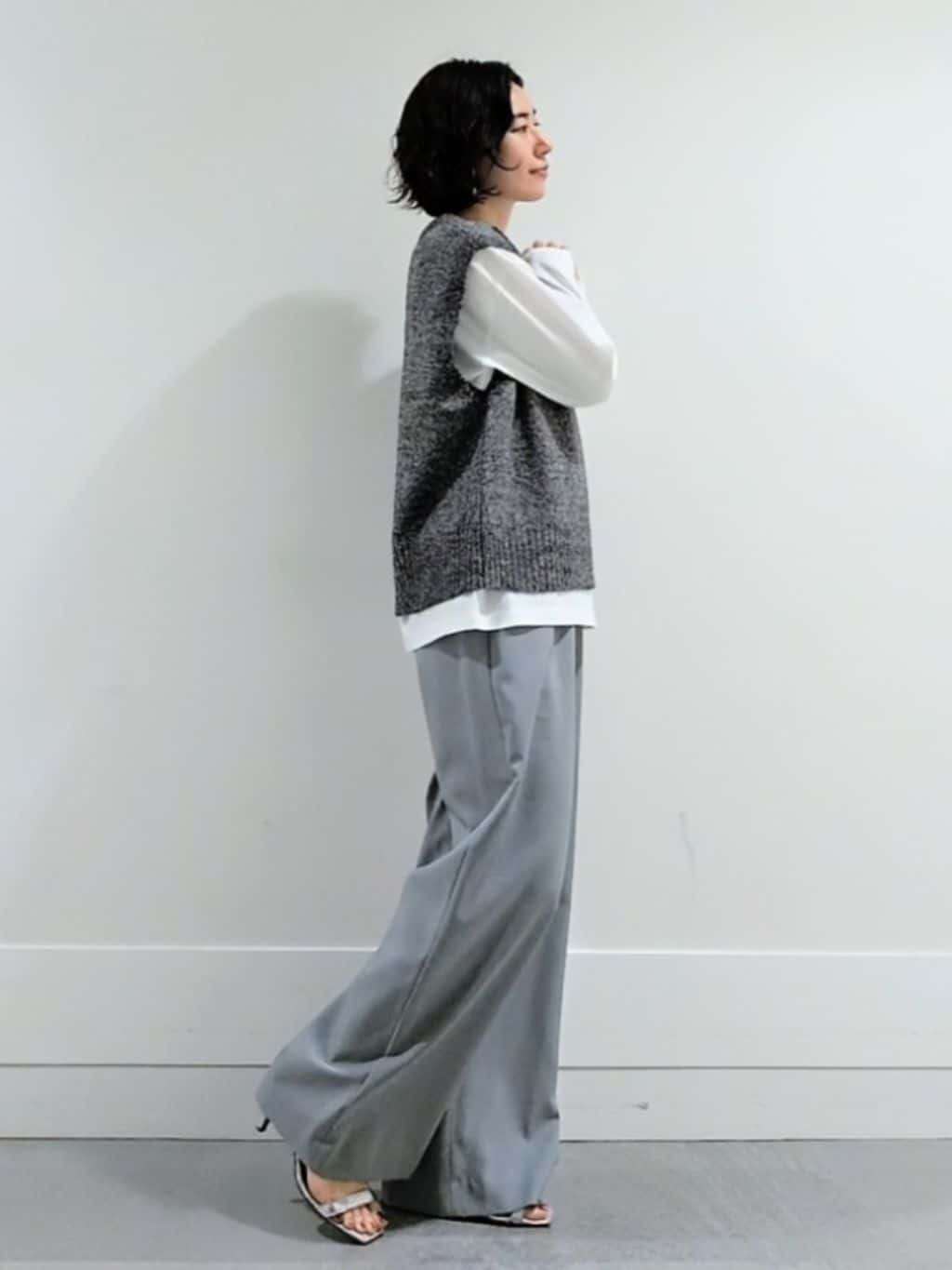 ミズタさんの「UNTITLED｜【重ね着レイヤードに】杢調ニットベスト」を使ったコーディネート
