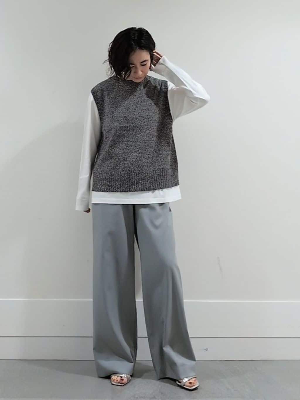 ミズタさんの「UNTITLED｜【重ね着レイヤードに】杢調ニットベスト」を使ったコーディネート