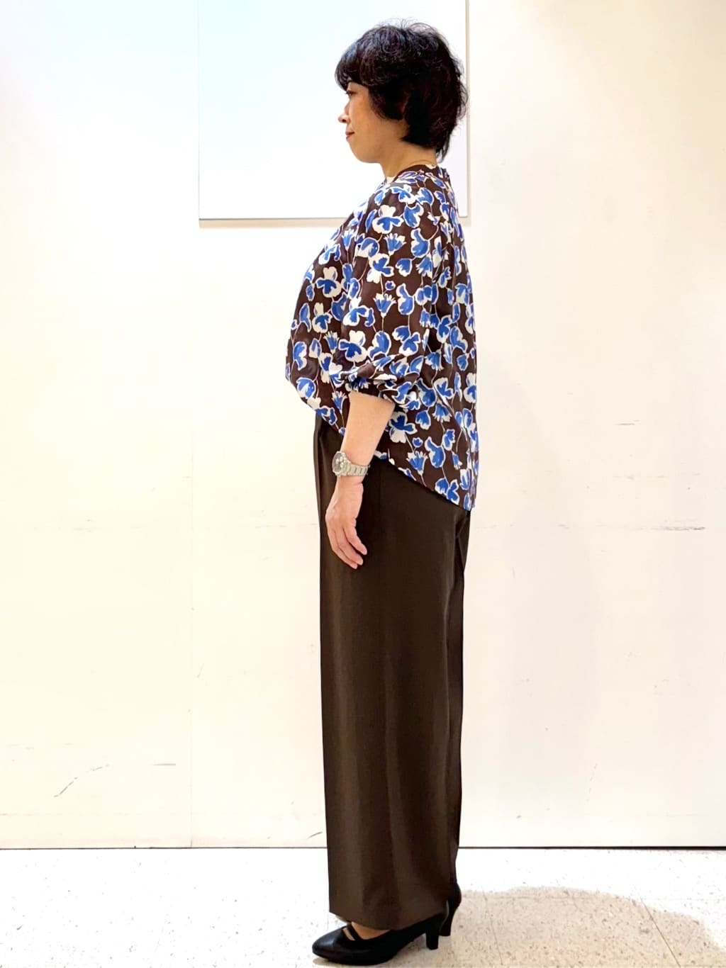 ヤスコさんの「Reflect｜【ジャケットのインナーにおすすめ◎】花柄タックデザインブブラウス」を使ったコーディネート