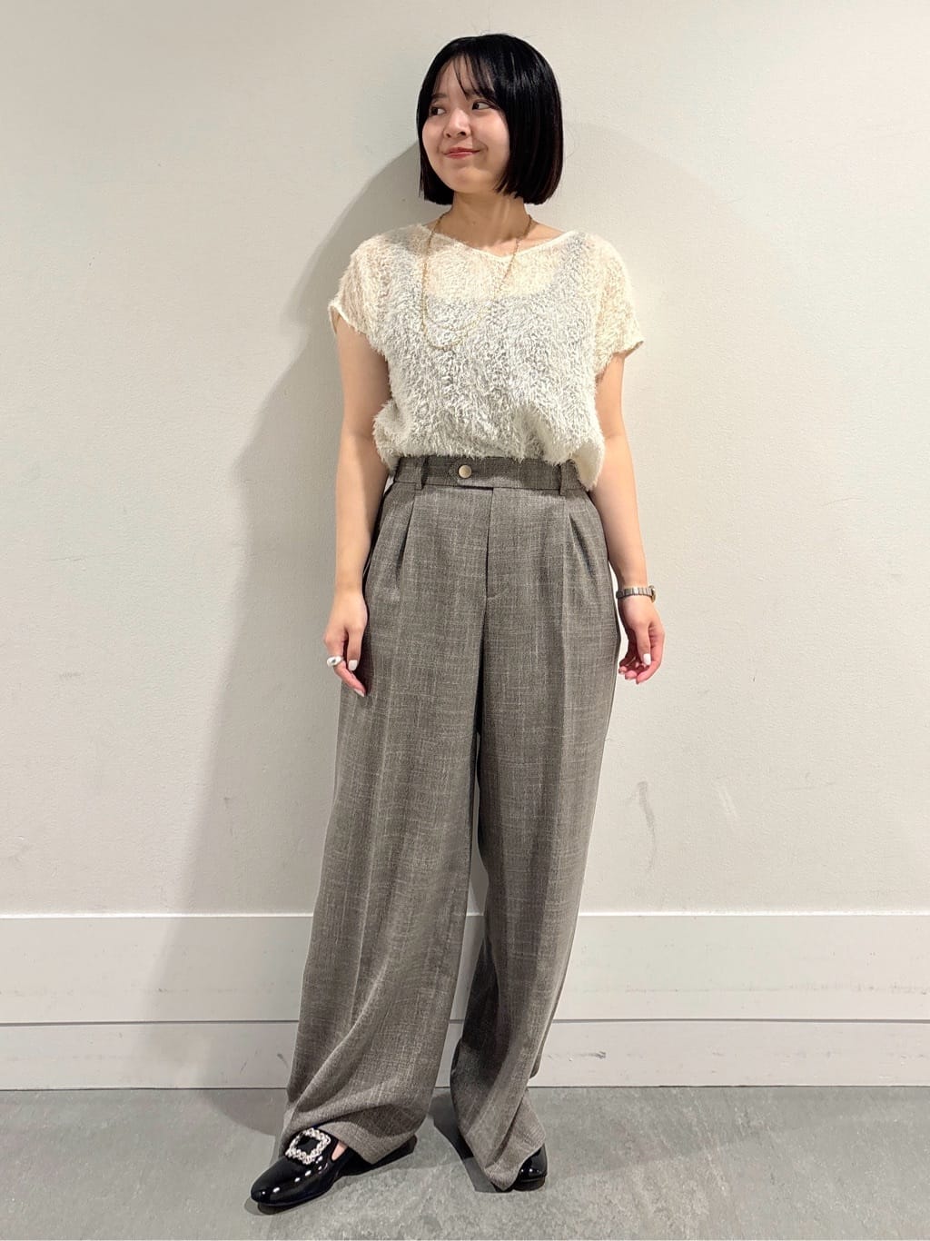 モエカさんの「UNTITLED｜【セットアップ可/洗える】フェザーフレンチスリーブブラウス」を使ったコーディネート