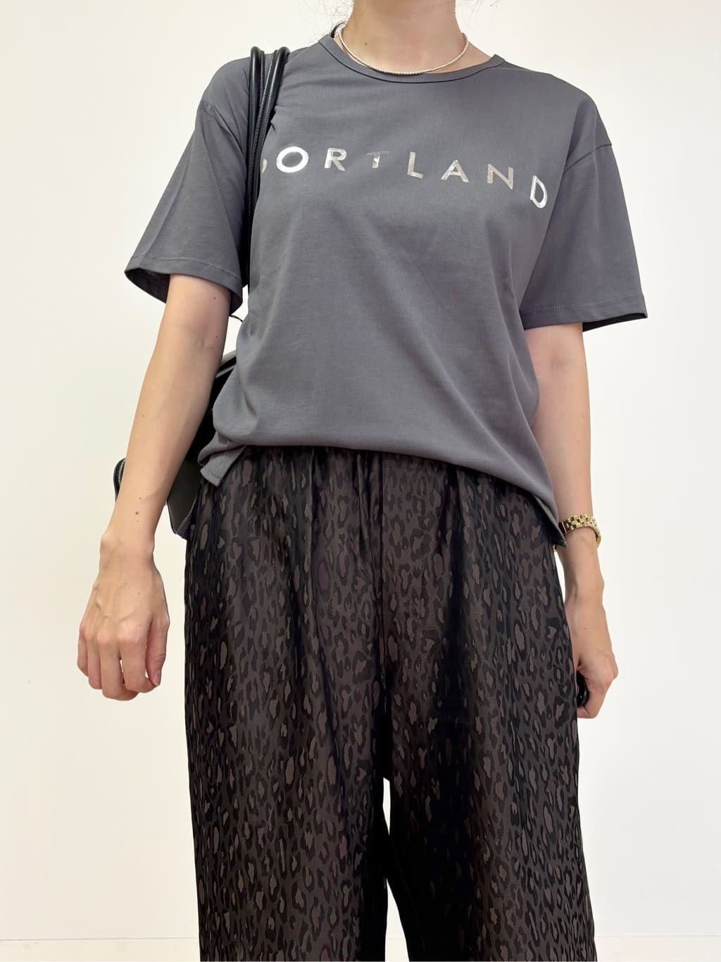 YOKOTAさんの「DRESSTERIOR｜◆20／1シルケット風天竺Tシャツ」を使ったコーディネート