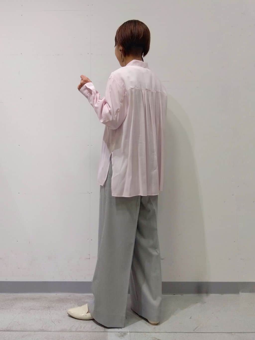 Kさんの「INDIVI｜【体型カバー／清涼感】シアーオーバーシャツ」を使ったコーディネート
