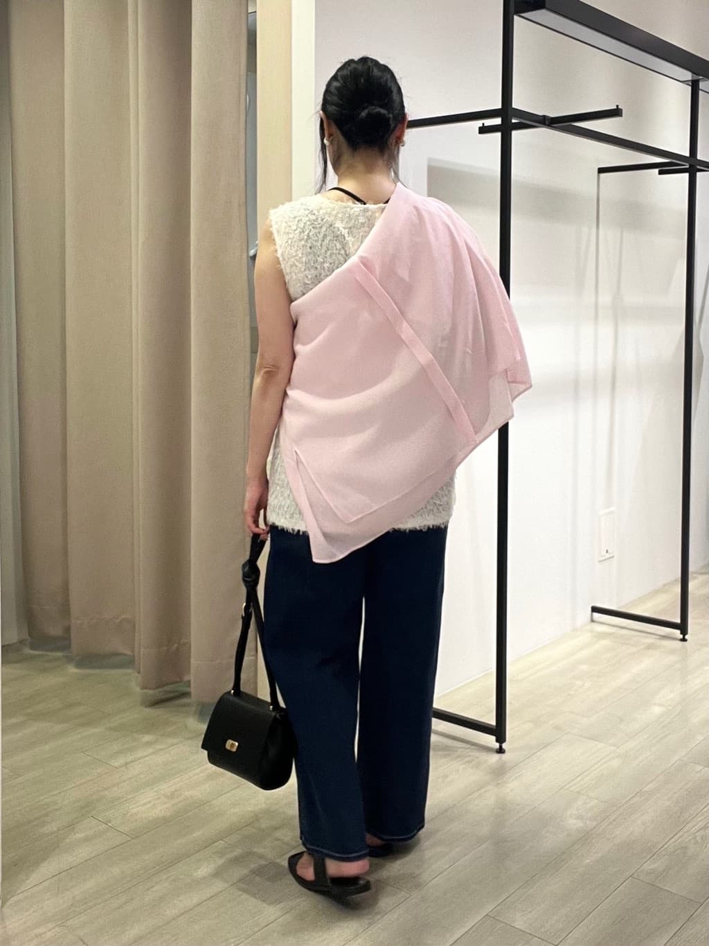 TOMOMIさんの「INDIVI｜【ウール調素材】ベルトデザインワイドパンツ」を使ったコーディネート
