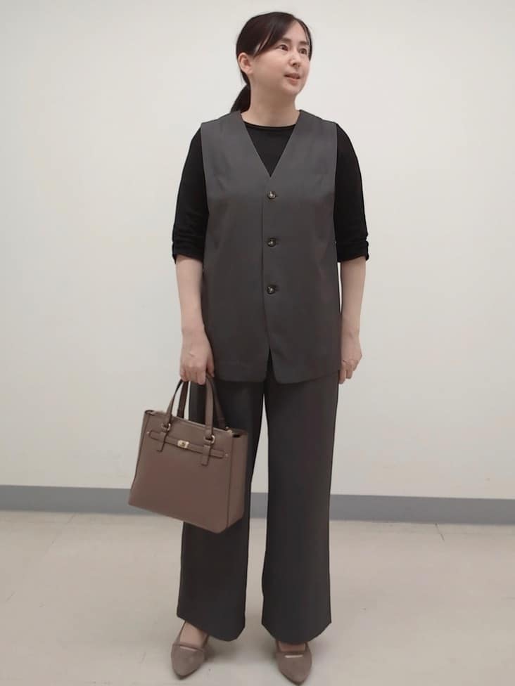 saさんの「Reflect｜【ウエスト総ゴム／セットアップ／単品使いOK◎】ベスト＋ストレートパンツセット」を使ったコーディネート