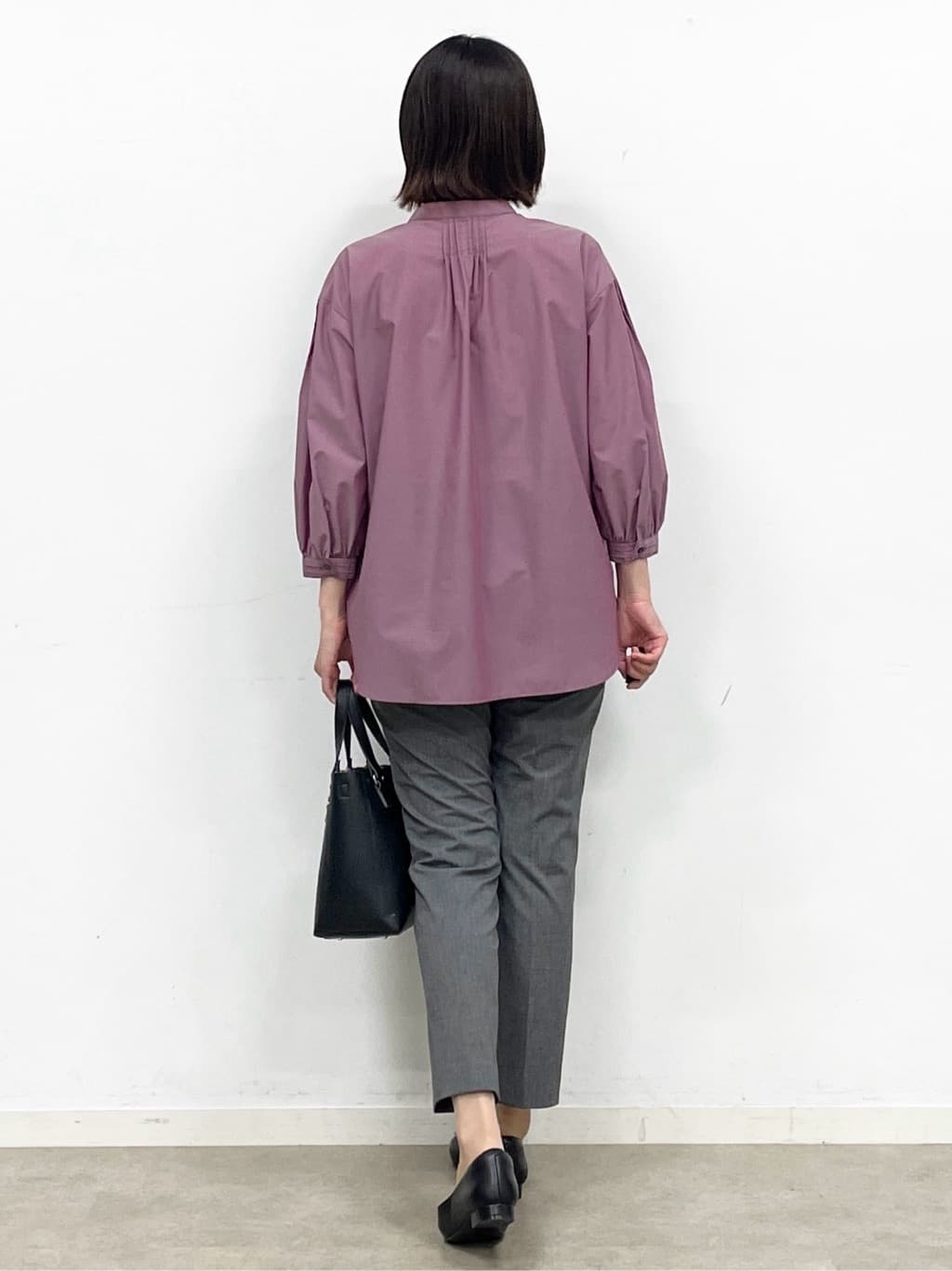あやたかさんの「Reflect｜【程よいゆとり感／体型カバー】ピンタックデザインシャンブレーブラウス」を使ったコーディネート