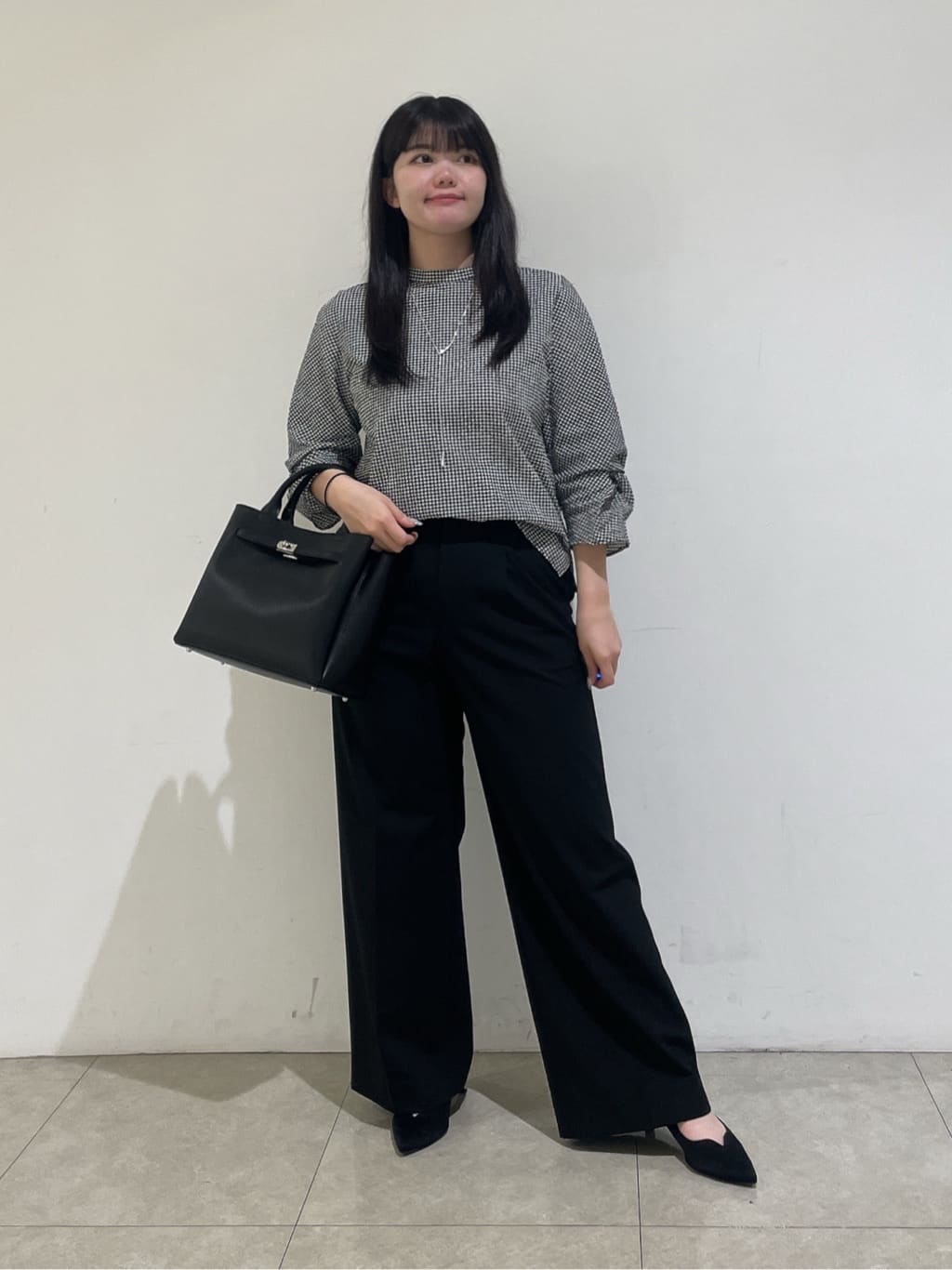 emikaさんの「INDIVI｜【褒められパンツ】ワンタックワイドパンツ」を使ったコーディネート