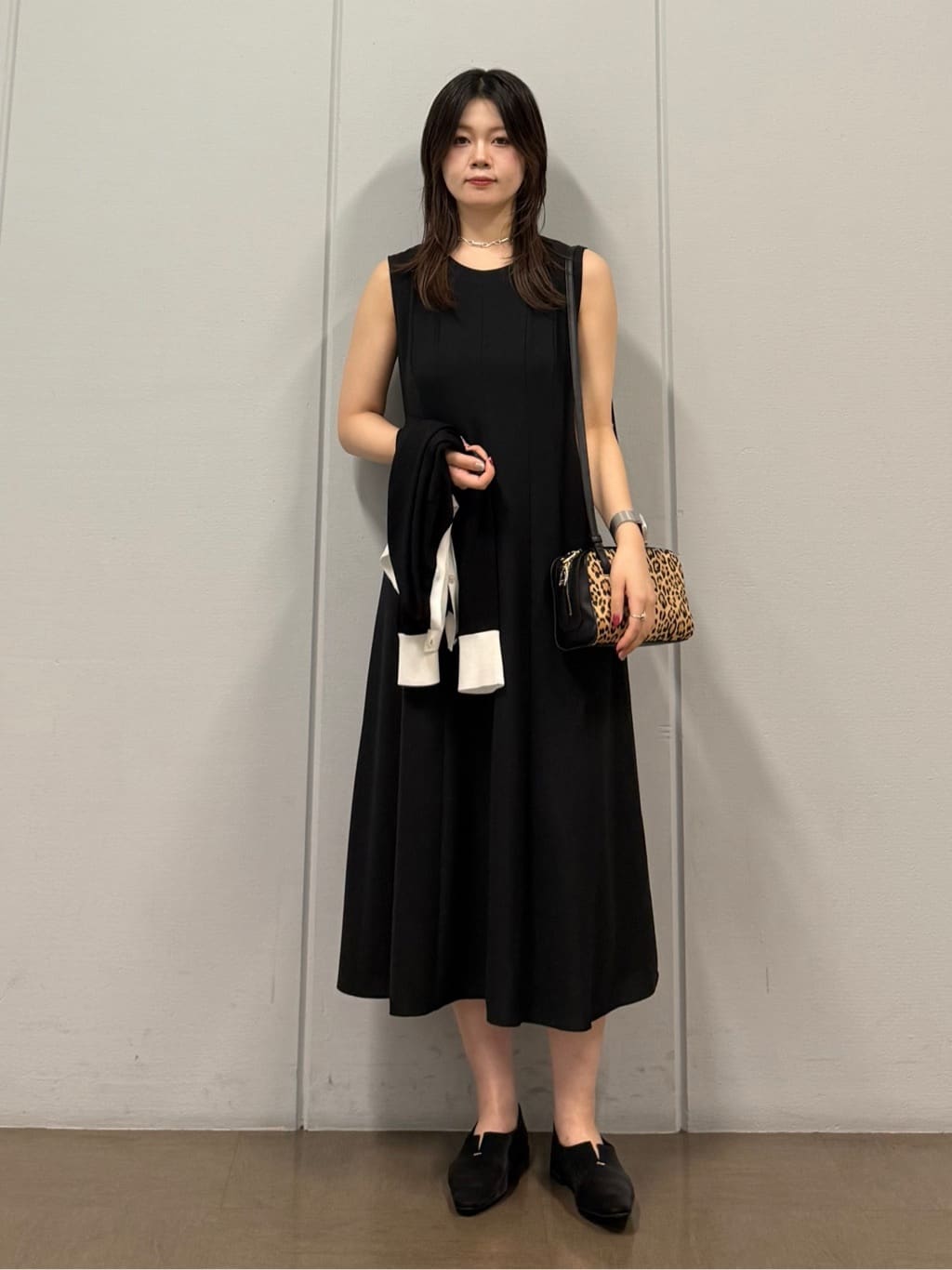 mizukiさんの「INDIVI｜【美シルエット】ノースリーブワンピース」を使ったコーディネート