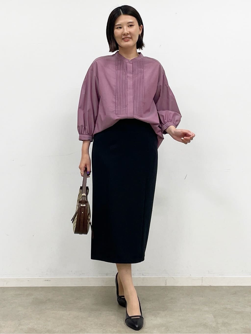 あやたかさんの「Reflect｜【程よいゆとり感／体型カバー】ピンタックデザインシャンブレーブラウス」を使ったコーディネート