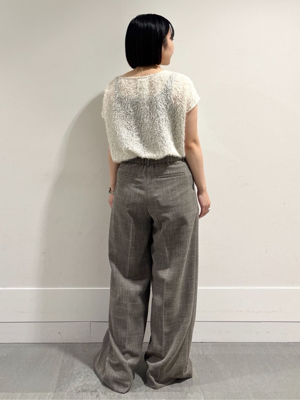 モエカさんの「UNTITLED｜【セットアップ可/洗える】フェザーフレンチスリーブブラウス」を使ったコーディネート