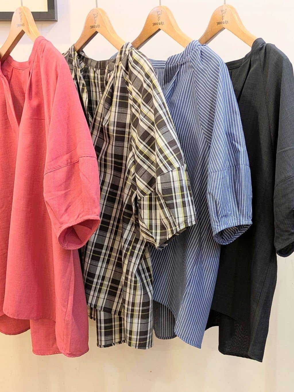 つーちゃんさんの「SHOO･LA･RUE｜【S-LL/洗濯後しわになりにくい】ランタンスリーブで女性らしく 5分袖スキッパーブラウス」を使ったコーディネート