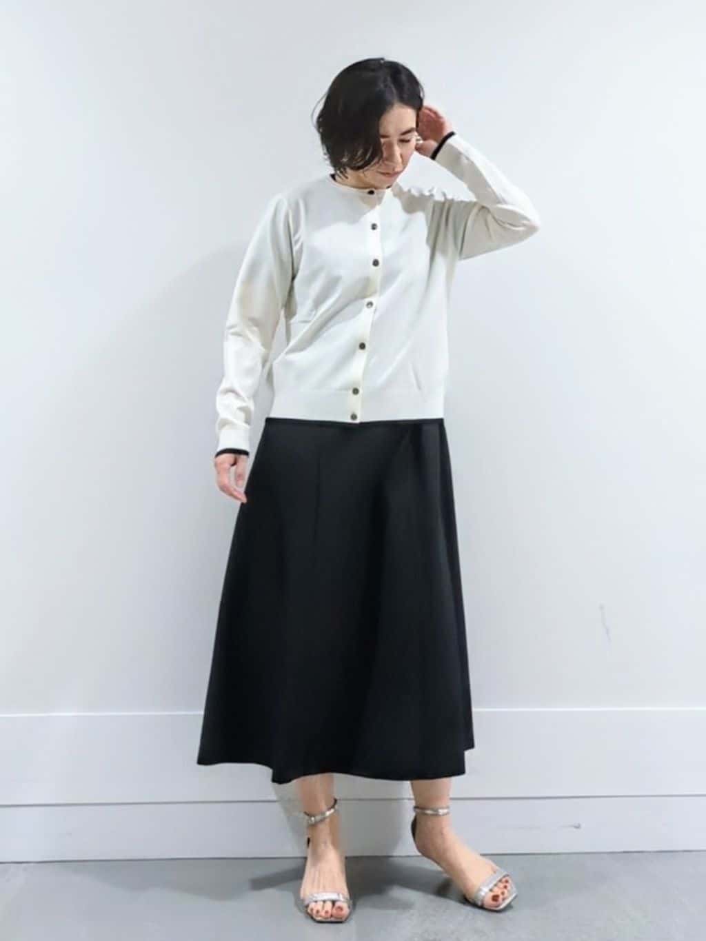 ミズタさんの「UNTITLED｜【アンサンブル可/薄手】ベーシッククルーネックカーディガン」を使ったコーディネート