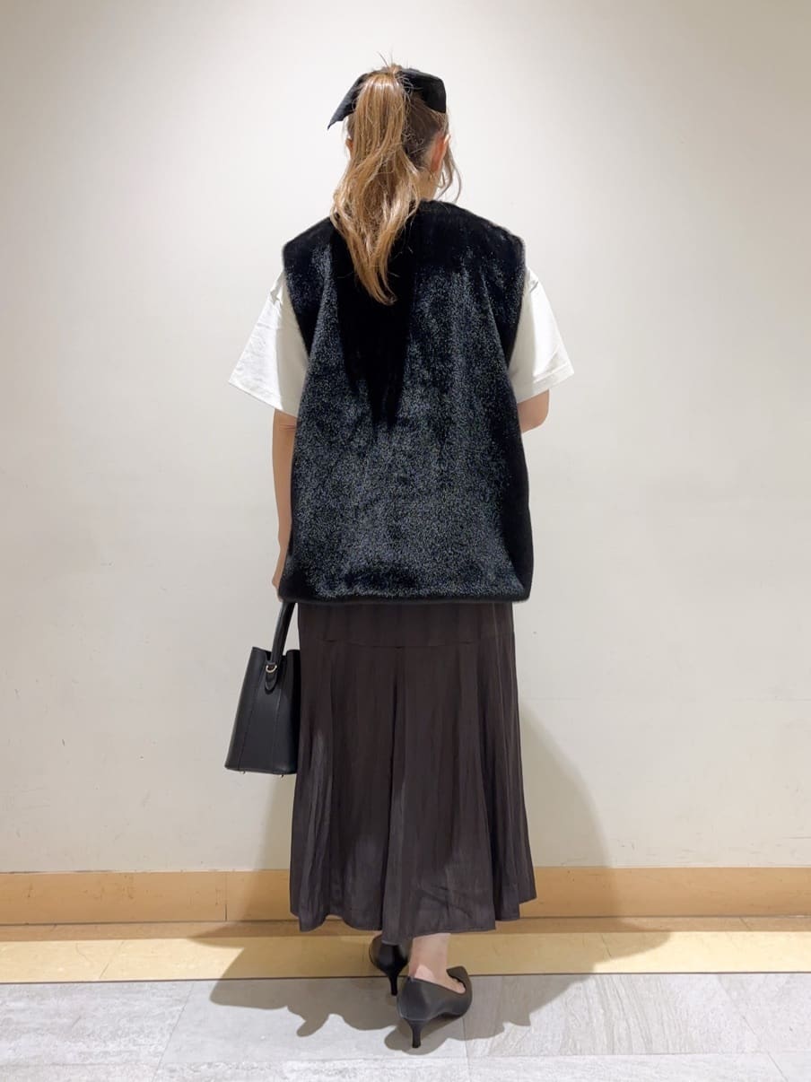 sattoさんの「UNTITLED｜【コットン100/ゆったり/ショート丈/洗える】ベロアロゴTシャツ」を使ったコーディネート