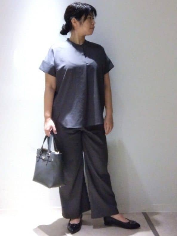 sakoさんの「Reflect｜【E‐QUALITY／ウエスト総ゴム／セットアップ／単品使いOK◎】ブラウス＋ストレートパンツセット」を使ったコーディネート