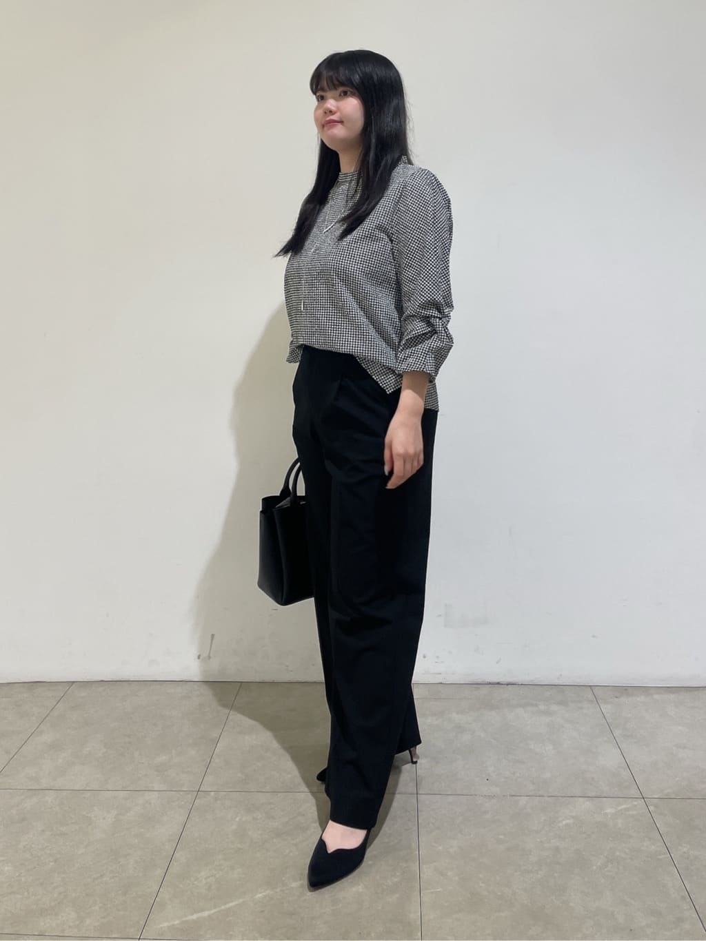 emikaさんの「INDIVI｜【褒められパンツ】ワンタックワイドパンツ」を使ったコーディネート