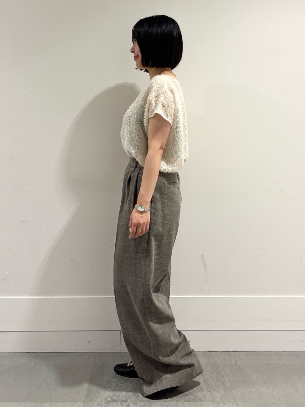モエカさんの「UNTITLED｜【セットアップ可/洗える】フェザーフレンチスリーブブラウス」を使ったコーディネート