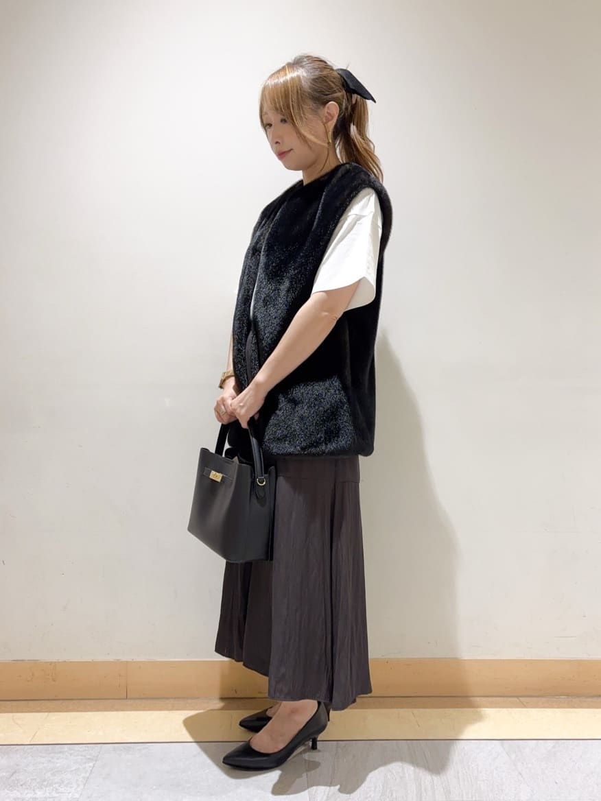 sattoさんの「UNTITLED｜【コットン100/ゆったり/ショート丈/洗える】ベロアロゴTシャツ」を使ったコーディネート