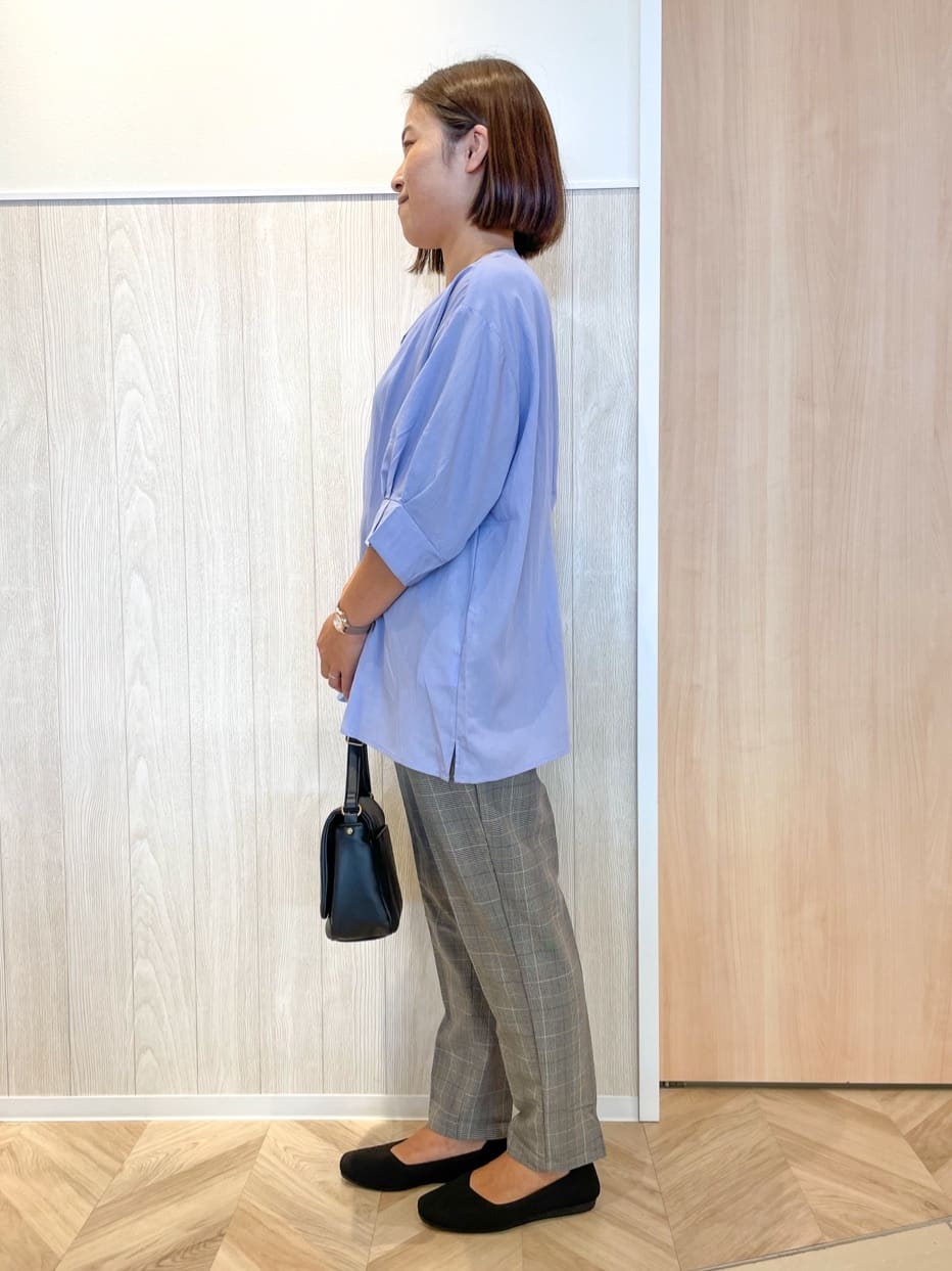 tomoさんの「SHOO･LA･RUE｜【S-LL/通勤スタイルにも】ウエストタックで程よくシェイプ 大人の上品ブラウス」を使ったコーディネート