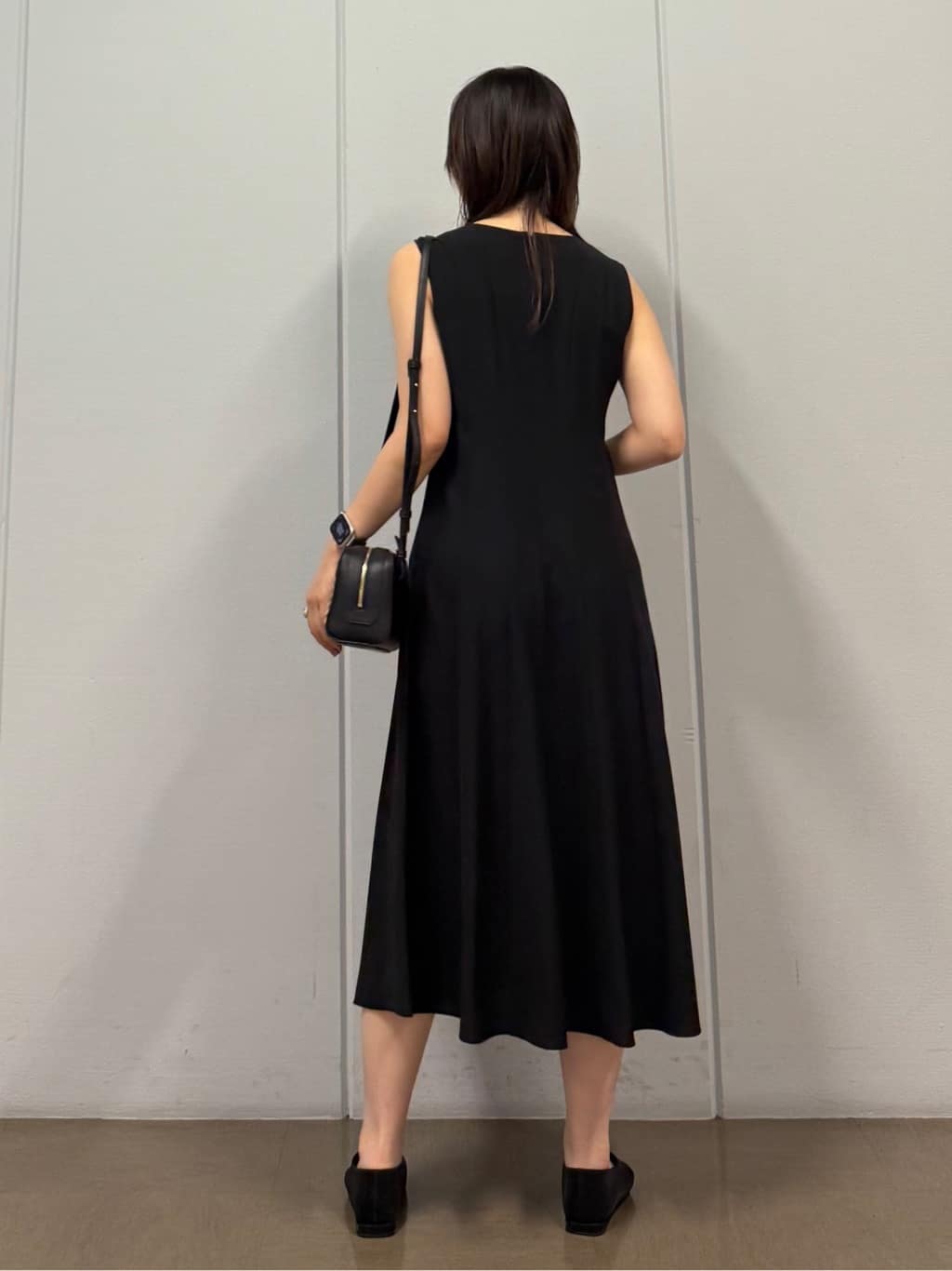mizukiさんの「INDIVI｜【美シルエット】ノースリーブワンピース」を使ったコーディネート