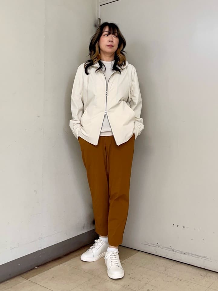 iwさんの「TAKEO KIKUCHI｜【3D ナイロン ストレッチ】ジップアップ フードブルゾン」を使ったコーディネート